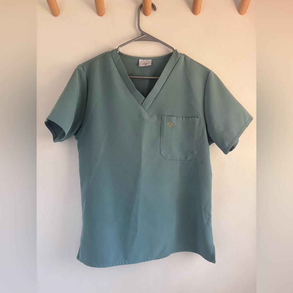 LUUNA SCRUBS ASTRA 1-POCKET SCRUB TOP